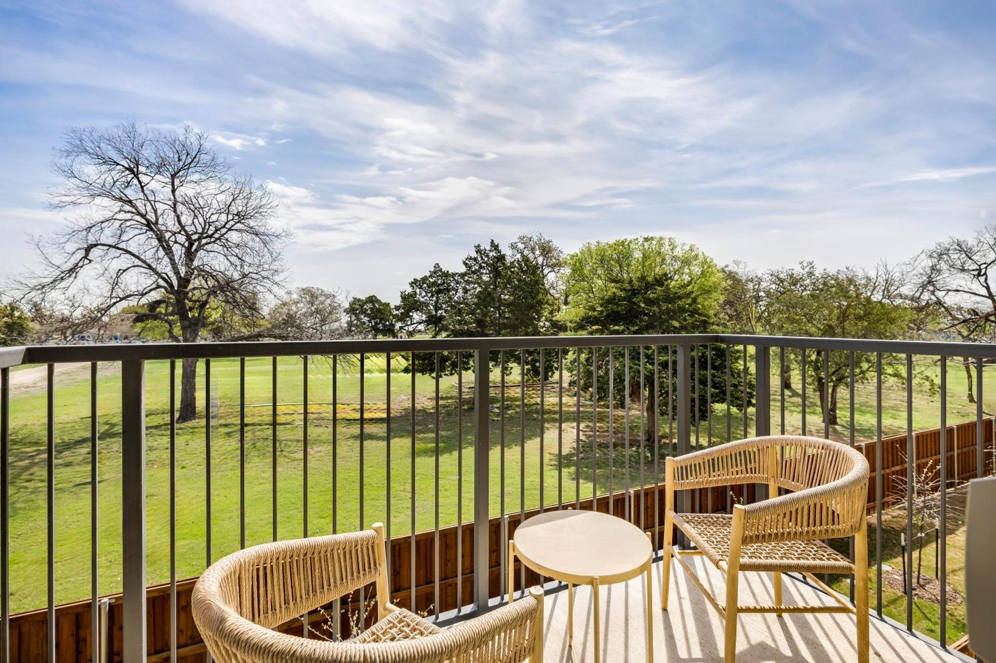 Railyard Apartments By Barsala Denton Bagian luar foto